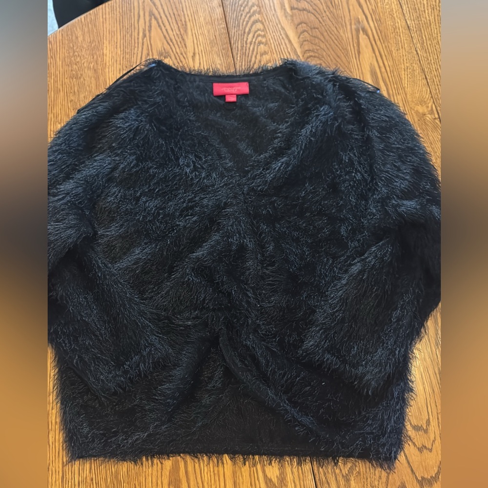 Fuzzy sweater with front twist